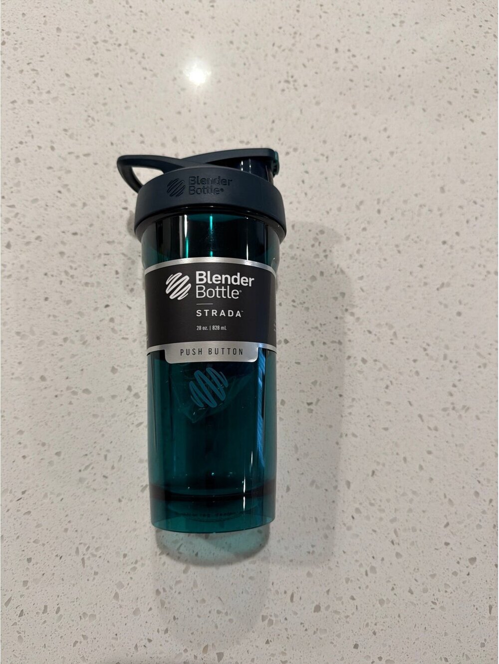 Blender Bottle Strada Push Button Lid 28 oz BNWT